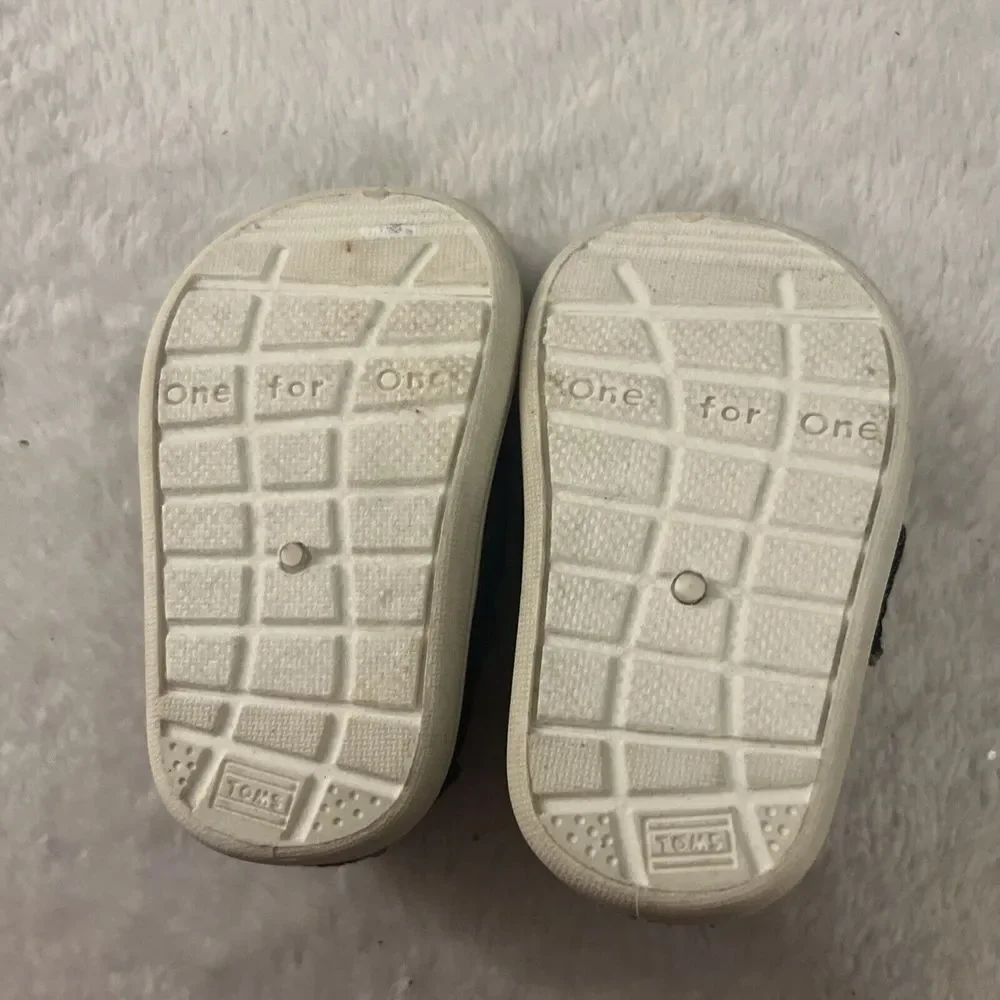 Toms color grey